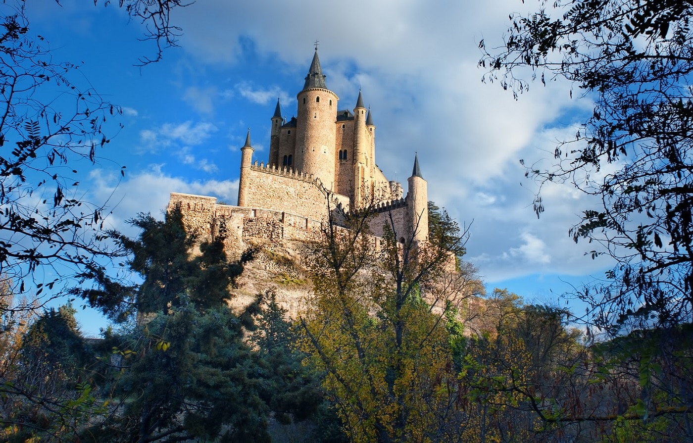 Poziţia castelului oferă privelişti deosebite ale Oraşului Segovia